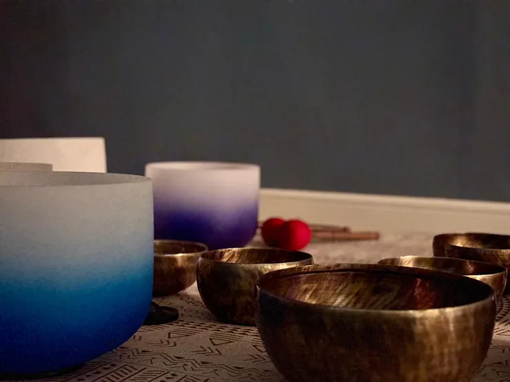 參加集體頌缽和靜坐（照片來源：樂定禪苑）