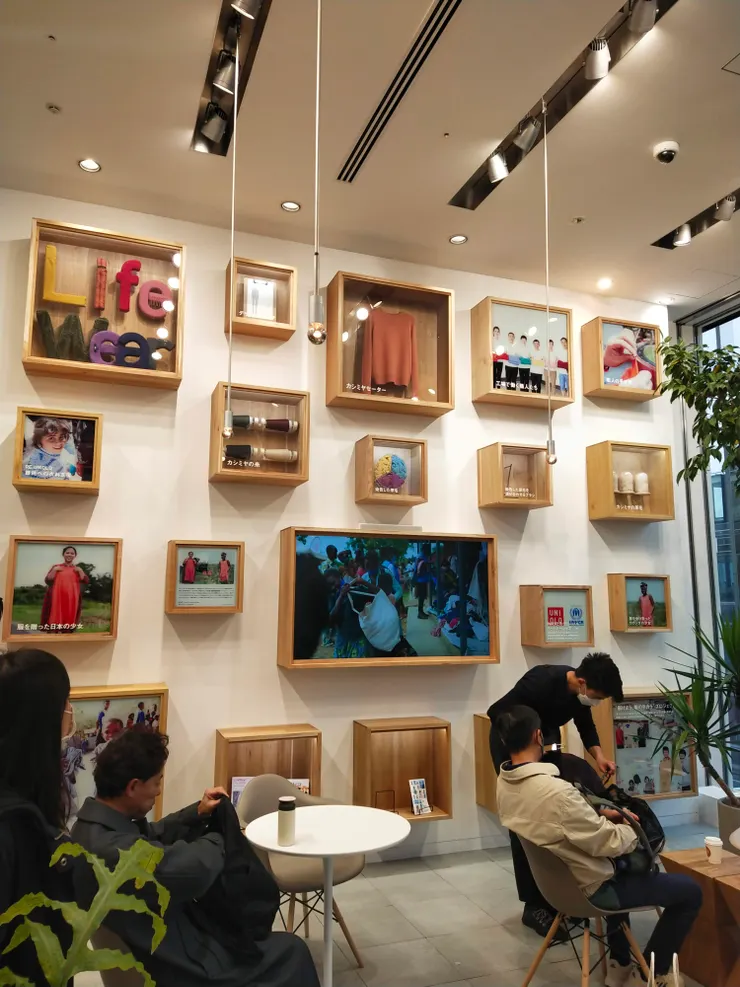 面向中央通有幾個位子,但是不太多