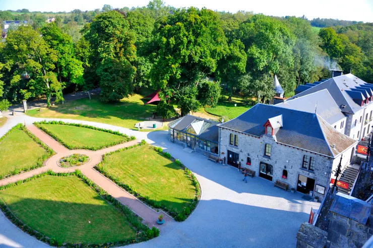 【世外桃源登螺旋爬梯從堡頂遠眺！】