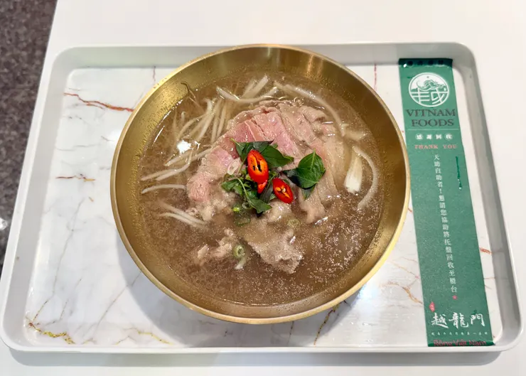 越龍涮肥牛河粉湯粉(原味高湯)   160元