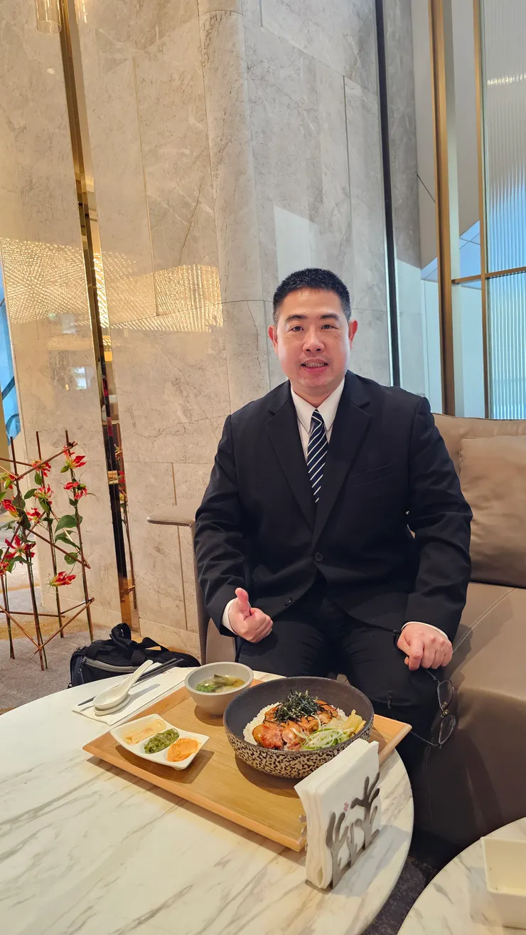 這是照燒雞腿飯!用的是我最愛的泰國長米!好吃!