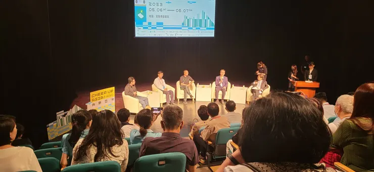 講者和與會者會交流提問