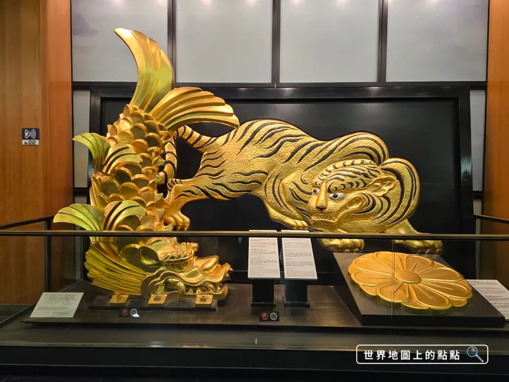 天守閣 2 樓，展出建築物上的獸頭瓦及伏虎複製品