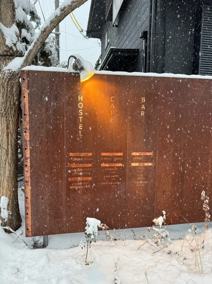 Toe Bar & Restaurant門口招牌。