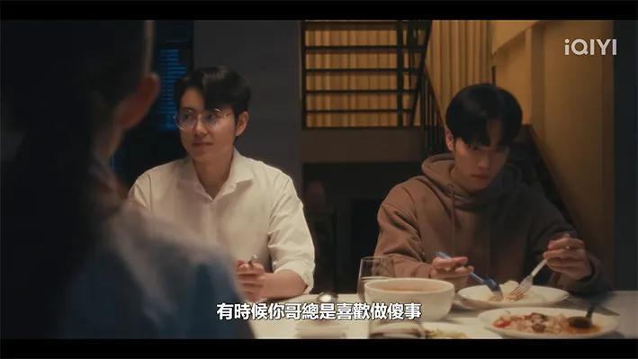 格格不入⋯⋯Joke的表情說一切。這一段劇情，我看了幾次都覺得很不爽快🙄