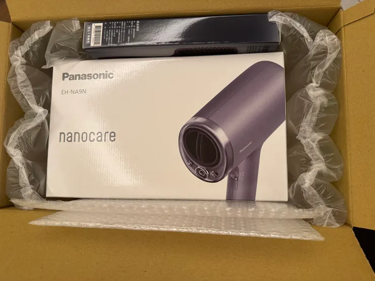 包裝盒（含贈品順髮氣墊梳組）