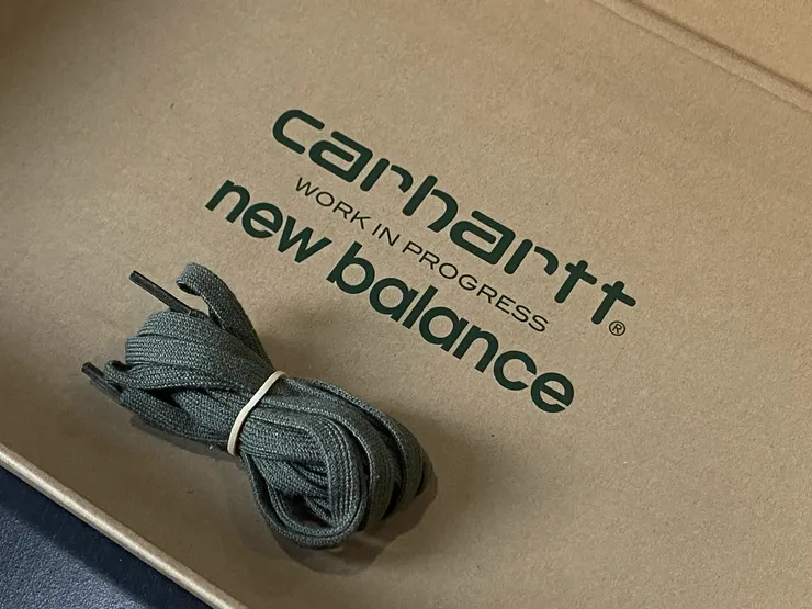 可隨心情更換的軍綠色鞋帶