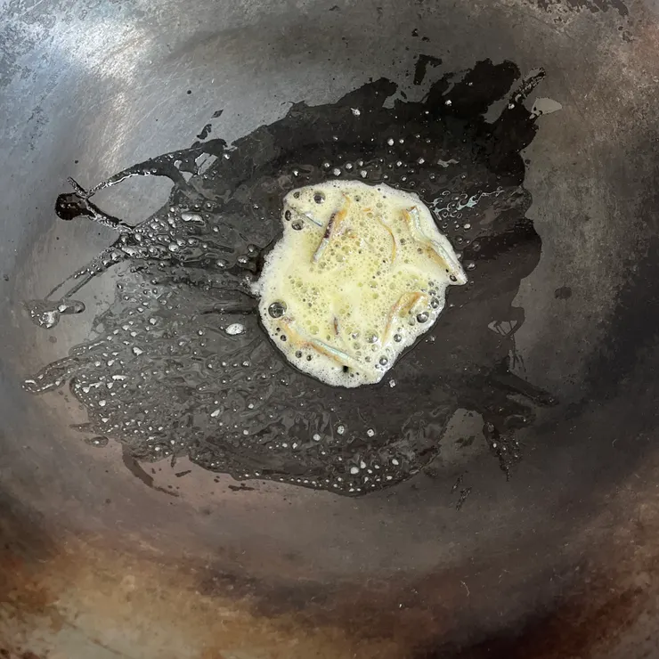 炒了一陣子開始冒泡