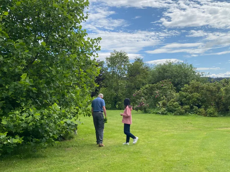 闊別二十多年後，教授和女兒兩位「網友」終於在Newcastle相見。