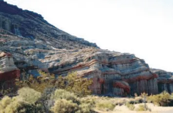 This is a photograph of that same mountain scene that a disciple took at that time from a lower and farther place.弟子當時在較低的遠距離所拍攝之同一山景