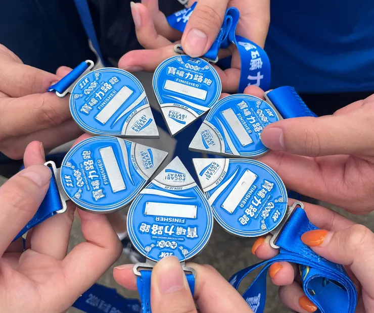 這次有朋友跑21K、也有朋友一起跑10K，真的非常有趣！圖片為本人拍攝，名字已馬。