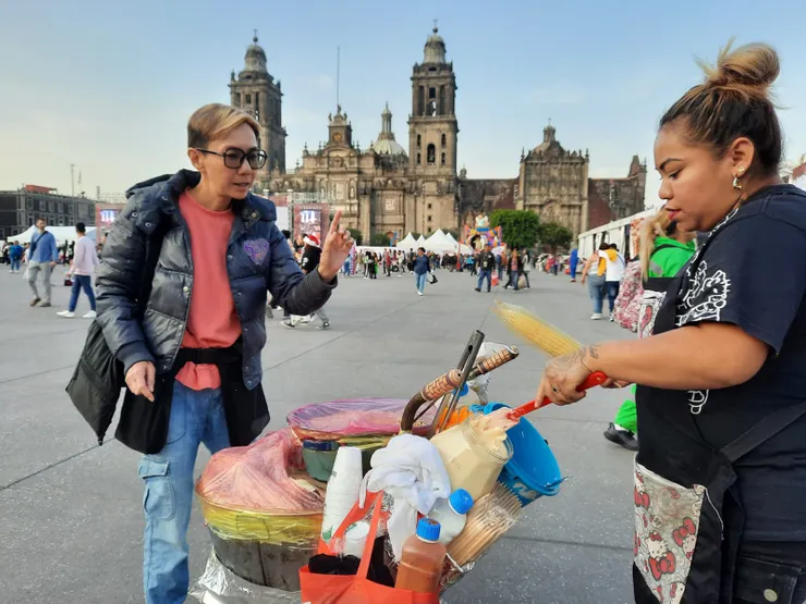 墨西哥城都聖母升天主教座堂 Catedral Metropolitana de la Asunción de María 前的 Constitution Plaza