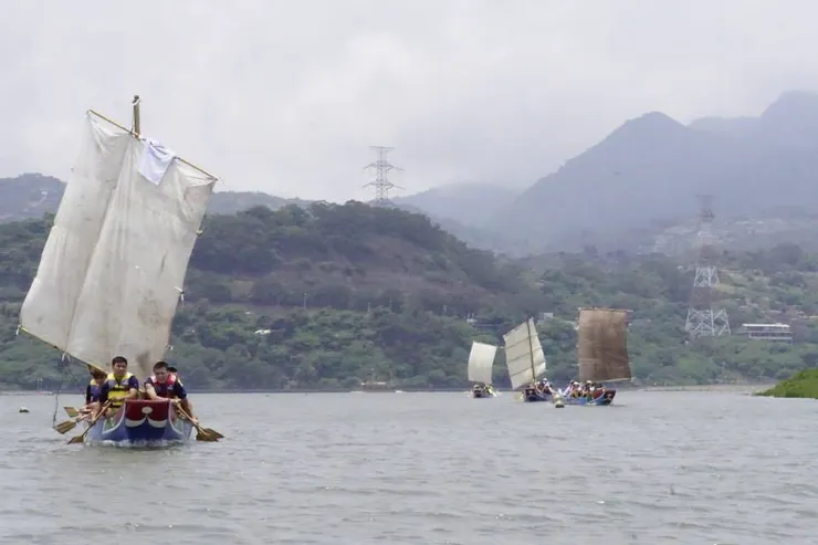 舢舨帆船比賽,由關渡往基隆河,攝於2013年春,台灣運動獨木舟協會李清榕老師提供
