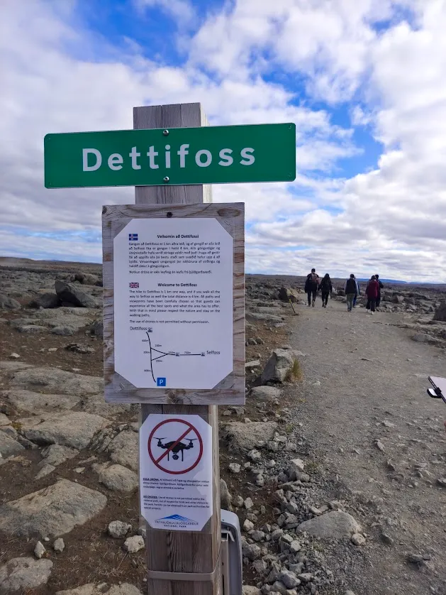 黛提瀑布，detti是落下，foss是瀑布。