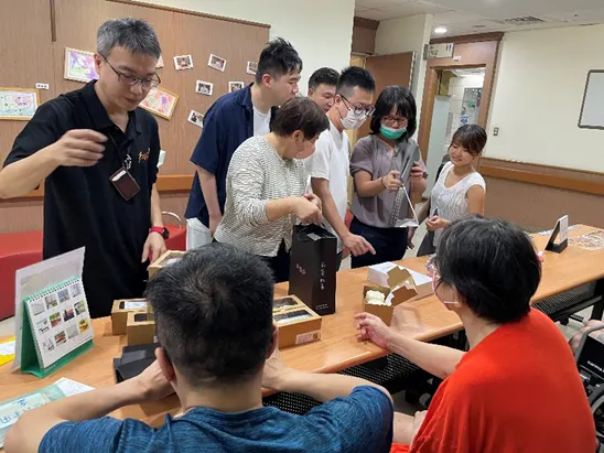 香港團體以行動支持服務使用者創作的商品。