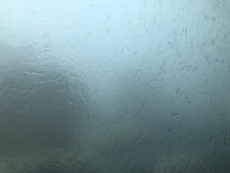 那三天窗外整天都是霧茫茫一片，令人孤獨。