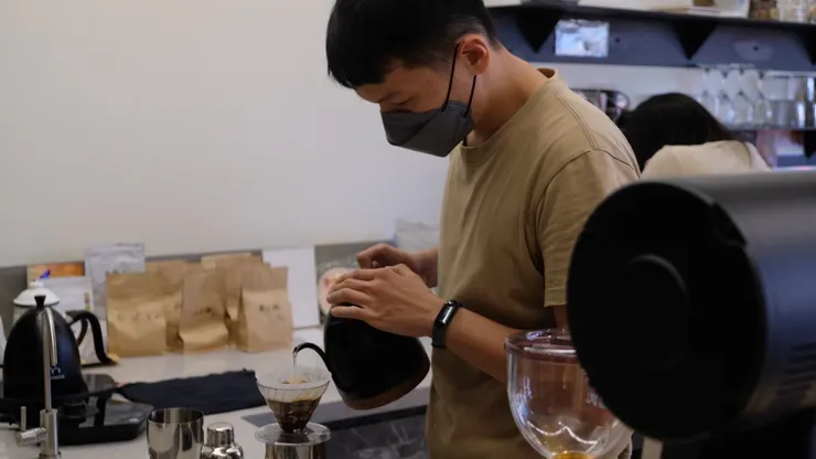 專注手沖的店主 Hank