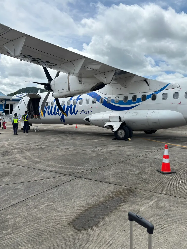 從宿務機場搭飛機到蝦膏島，1小時左右就會到達。