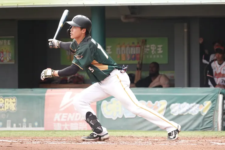 陳飛霖是球團高順位選中的新秀。(翻攝自台鋼雄鷹FB)