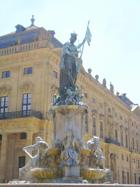 德國烏茲堡必去景點維爾茨堡官邸與老美茵橋