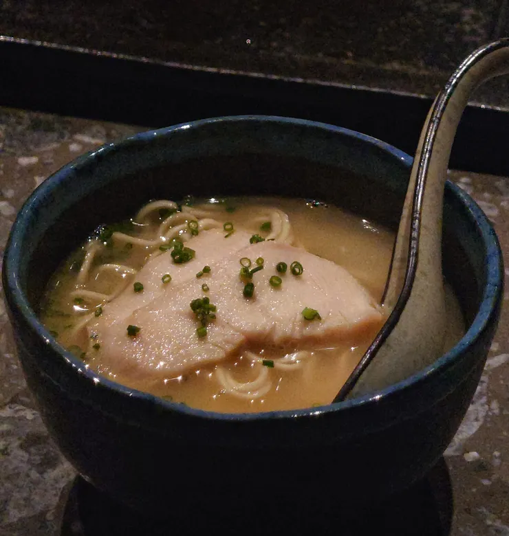 澱粉主食，雞湯麵，湯頭很優，麵條太差