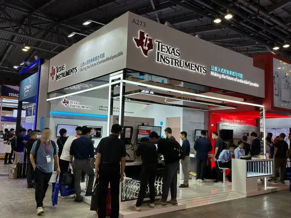 德州儀器(TI)展示了一些組件與解決方案, 如e-charging solution, 機器人相關應用。