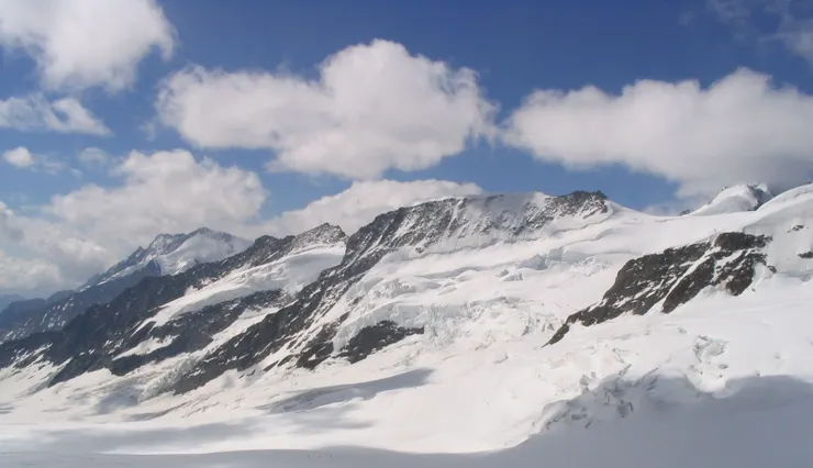 少女峰附近的雪峰