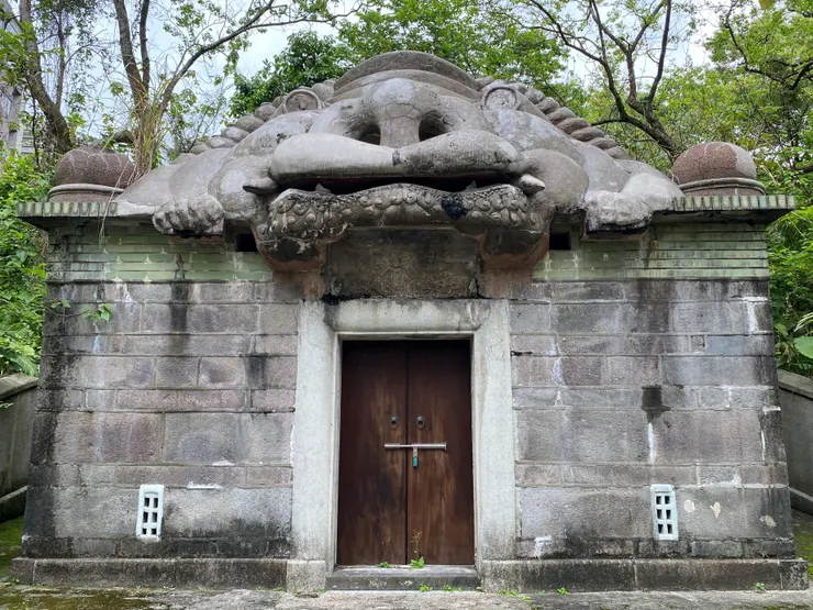 獅頭兩旁是南瓜造型