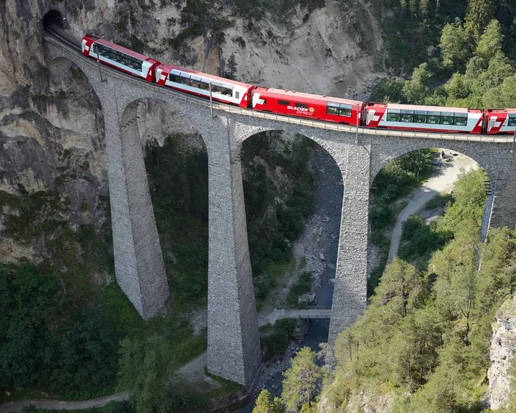 冰河列車&朗德瓦薩大橋(圖片來源：Glacier Express)