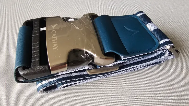 國泰航空的安全帶造型行李綁帶真的超級可愛!