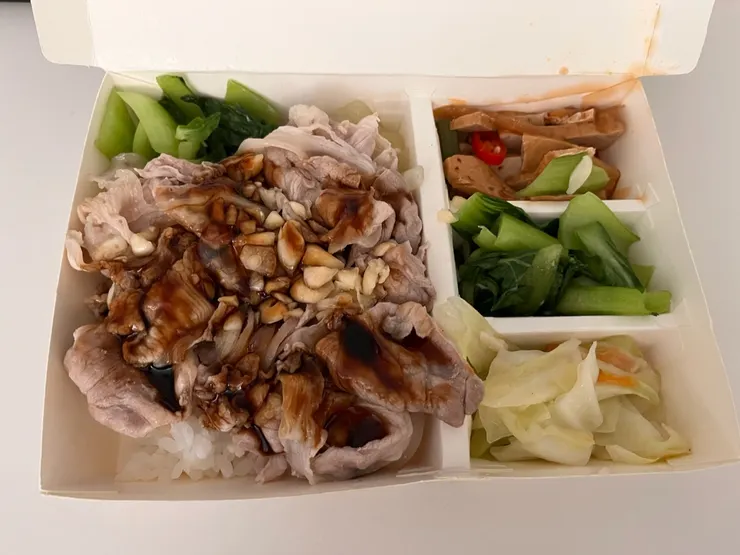 蒜泥白肉飯少？