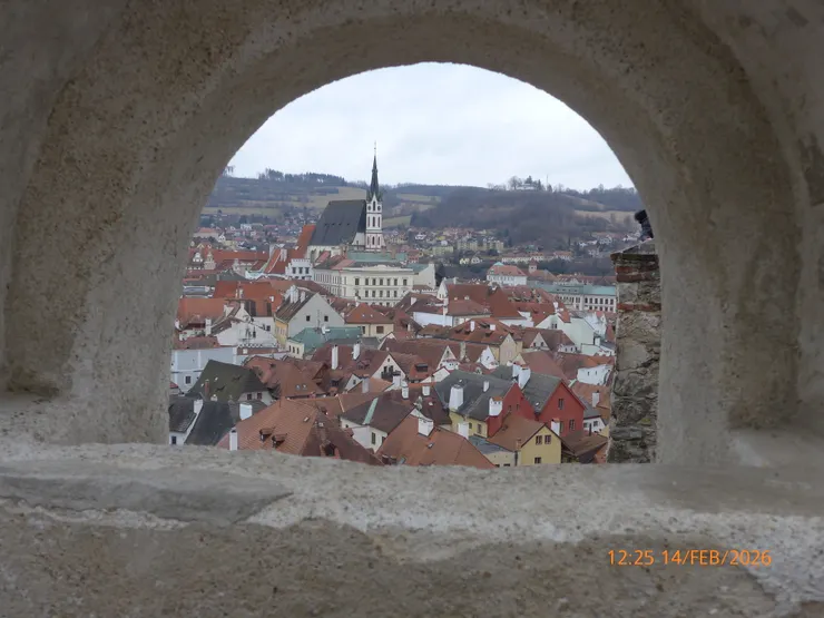 像是開盲盒的感覺，把CK小鎮裝進盒子裡