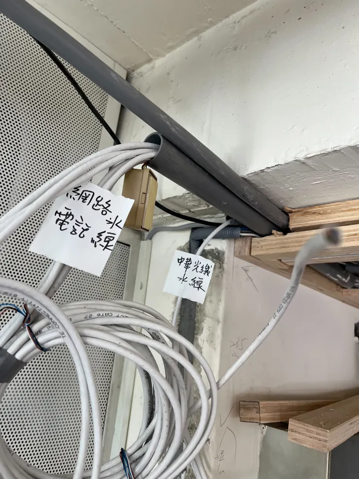 整理好的線路做好標示,先拉好水線,等要實際拉線的時候,再來使用。