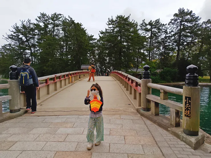 小天橋（迴旋橋）