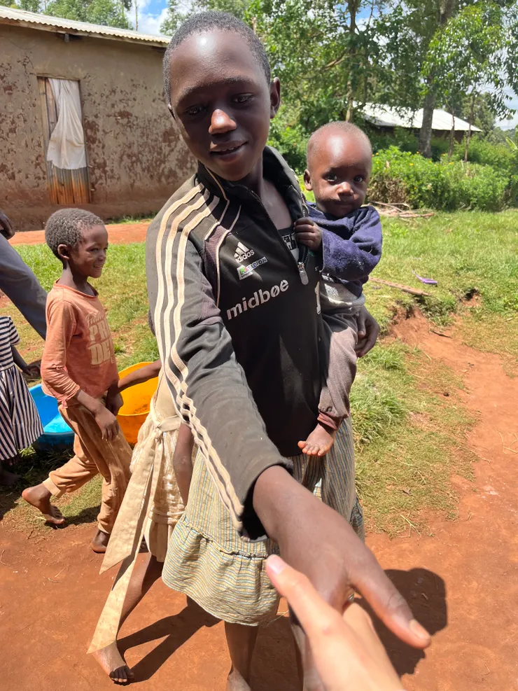 在肯亞，遇到人都要握手打招呼