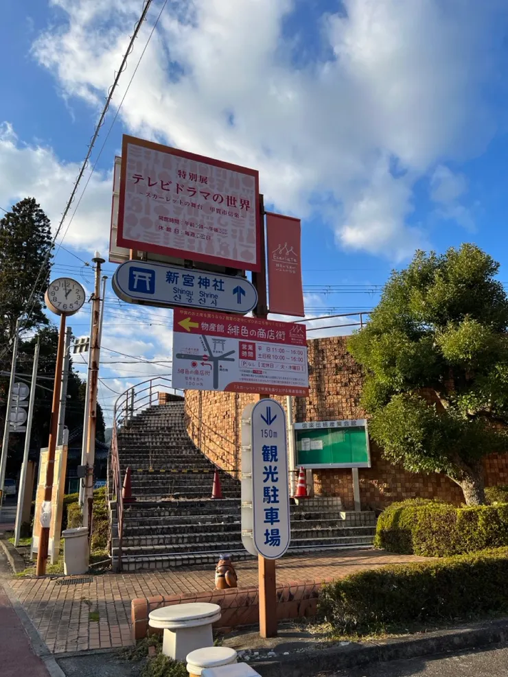 舊傳統產業會館現在成了緋紅展場地