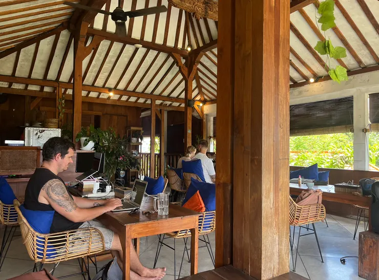 co-working space 聊過天但後面就斷聯的外國人