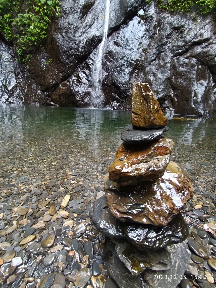 自累石拍水晰清