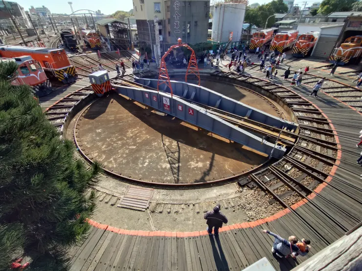 最內圈紅線不能進去，會有工作人員在旁邊看著