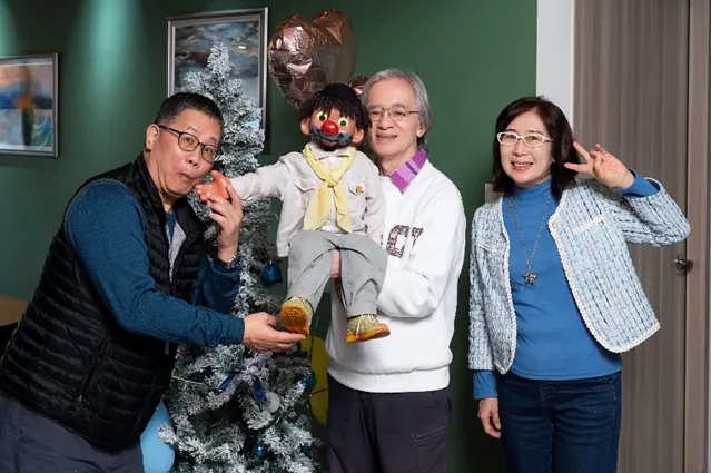 （圖說：劉姐雖然身體不好，總是笑嘻嘻地，大大激勵了鄧志鴻也要積極樂觀。)