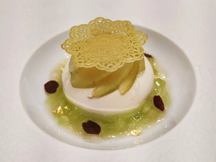 葡萄與蘆薈奶油起司慕斯蛋糕