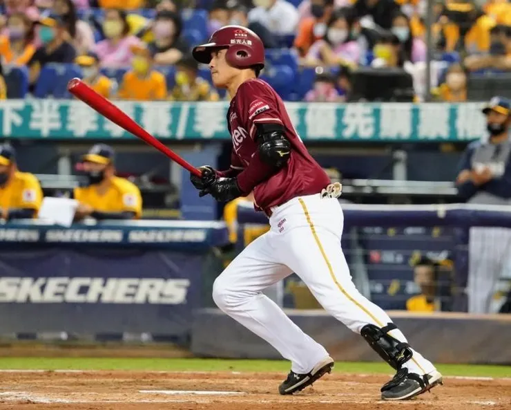 林承飛開轟(圖片來源:樂天桃猿FB)