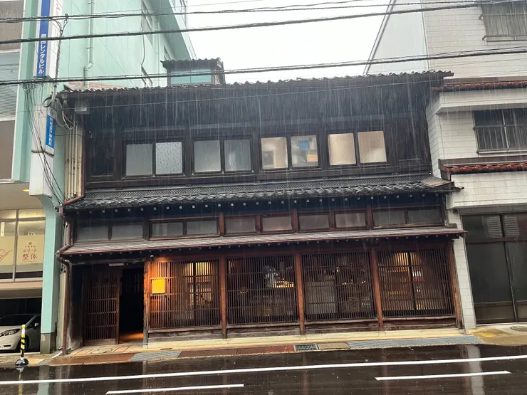 進去之後真的是別有洞天，相當有趣。