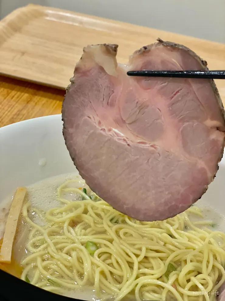 看看這粉色叉燒