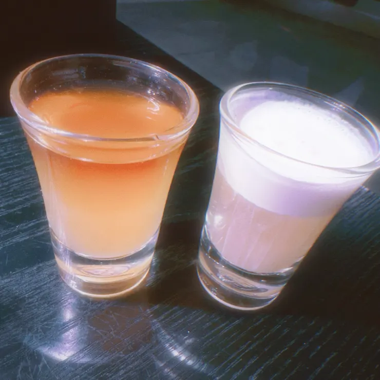 打卡送的兩杯shot/無酒精和有酒精的