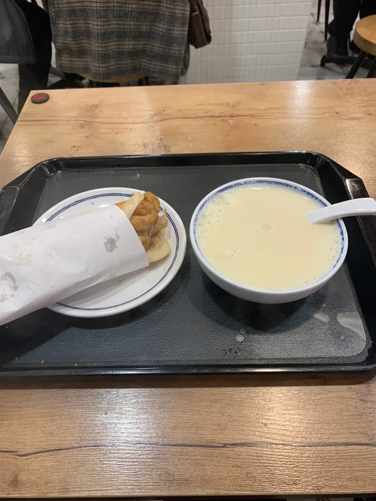 燒餅油條配豆漿是我們中永和人的共同回憶