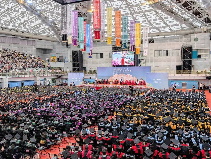 今年臺大學士班畢業生4794人，一出校門成為社會新鮮人，即將面臨殘酷的職場考驗。（圖／1111人力銀行提供）