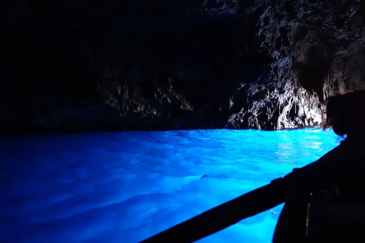 上帝巧手調和的寶藍色