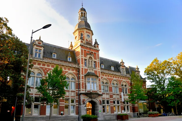 【踅過聖保羅教堂聖瑪麗安養中心！聖瑪麗安養中心(Sint Maria en De Vrije Vlinder Antwerpen)，我們被美麗的建築吸引過來。】