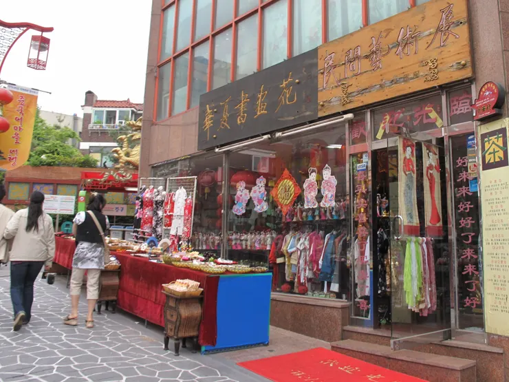 唐人街上銷售旗袍的商店